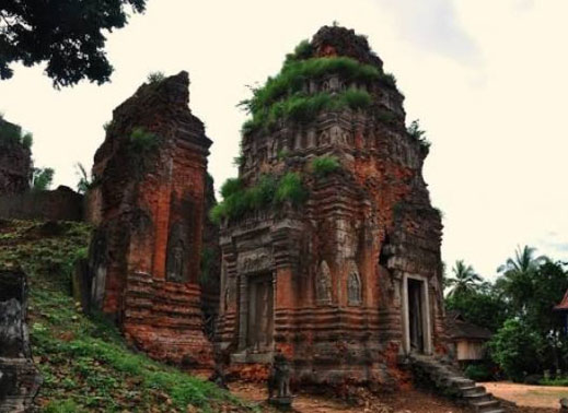 ROLUOS GROUP TEMPLES & Floating Village in Siem Reap
